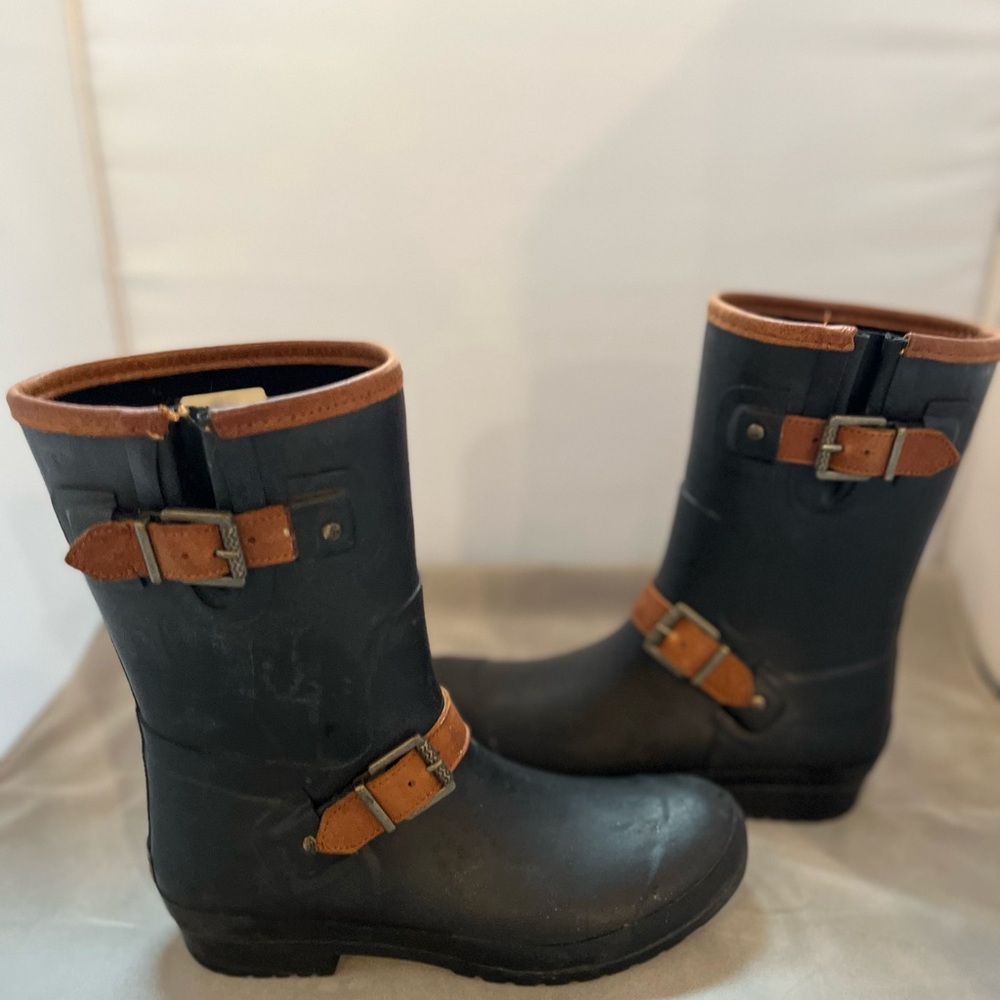 Sperry Walker Fog rubber boots Womens size 8 gently used.